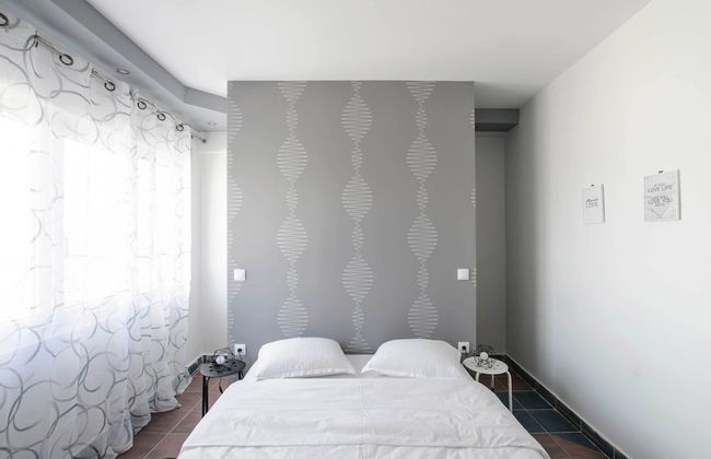 Evel's Home Suites - Photo 17