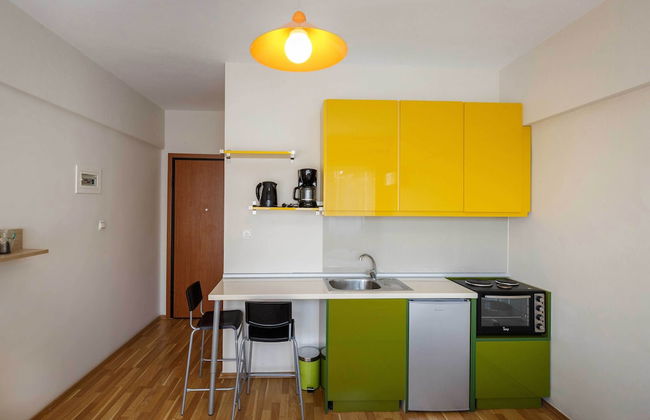 Evel's Home Suites - Photo 29