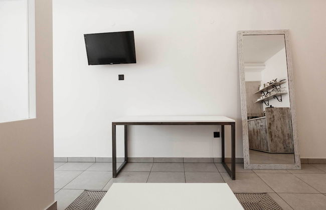 Evel's Home Suites - Photo 55