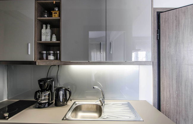 Evel's Home Suites - Photo 36