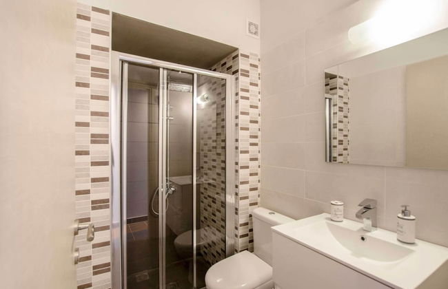 Evel's Home Suites - Photo 65