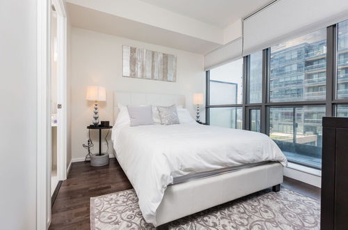 Photo 4 - Applewood Suites - 2 BDRM King & Spadina