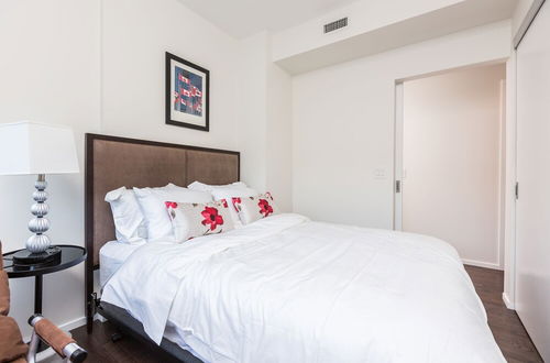 Photo 2 - Applewood Suites - 2 BDRM King & Spadina