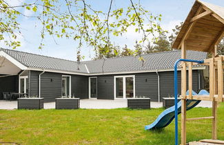 Foto 1 - 8 Person Holiday Home in Blavand