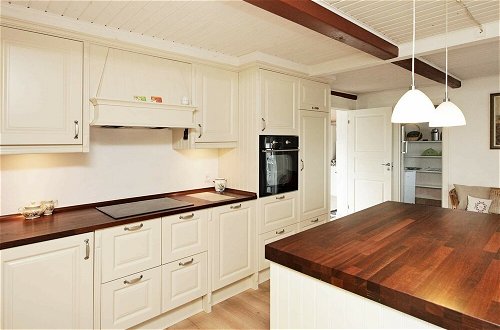 Foto 9 - Luxurious Holiday Home in Thyholm With Sauna