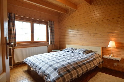 Foto 4 - Affluent Chalet in Septon with Whirlpool, Sauna, Hot Tub