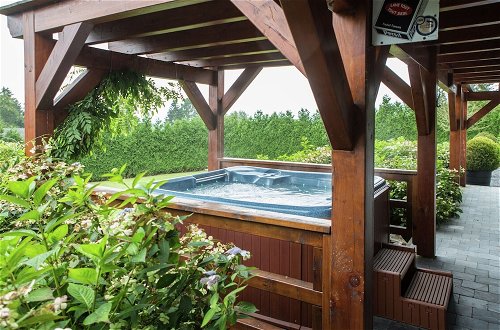 Photo 20 - Affluent Chalet in Septon with Whirlpool, Sauna, Hot Tub