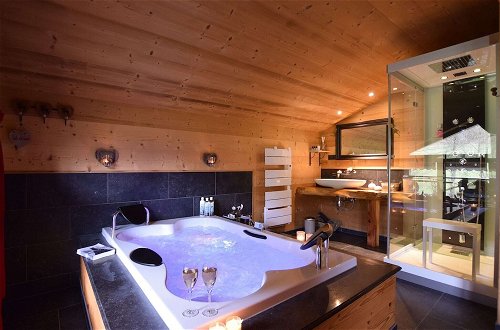 Foto 14 - Majestic Chalet in Arville With Bubble Bath