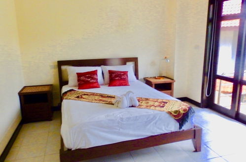 Photo 10 - 3 Bedroom Villa Beach Front Resort TG21