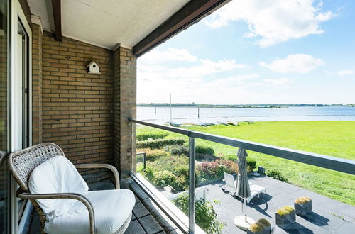 Photo 8 - Cosy Holiday Home on Lake Veere With the Beach Right at Your Doorstep