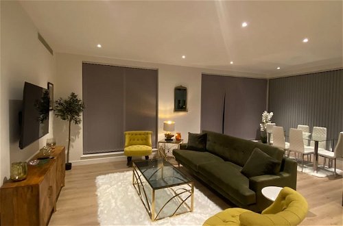 Foto 1 - Marvelous 3 Bed Penthouse in Kewbridge