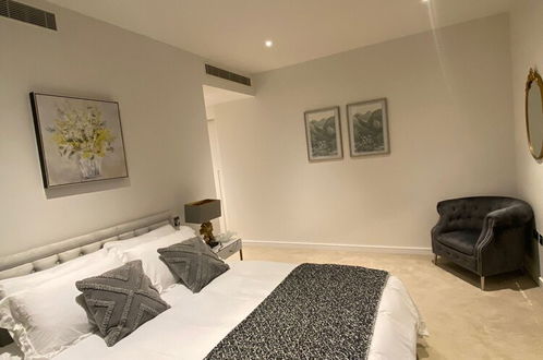 Photo 2 - Marvelous 3 Bed Penthouse in Kewbridge