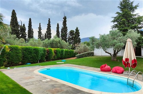 Photo 29 - Luxurious 6 Bedroom Villa In a Great Location