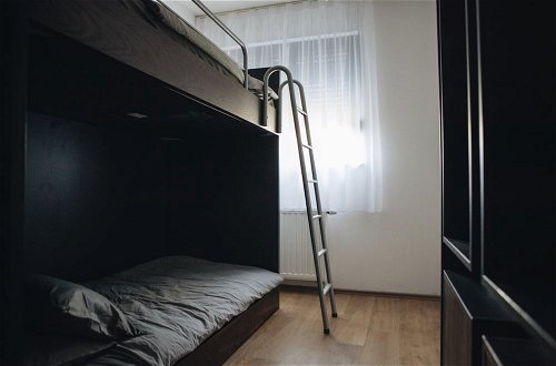 Photo 3 - Privilage Apartment