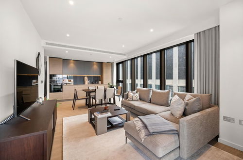 Photo 17 - Luxury two Bedroom Apartment in East Londons Docklands