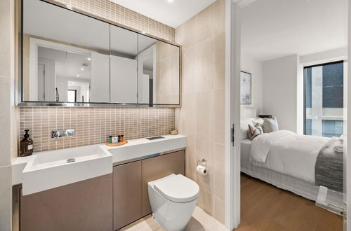 Photo 22 - Luxury two Bedroom Apartment in East Londons Docklands