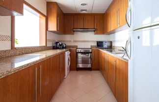 Photo 2 - Visually Unique 1BR Apartment in JLT - Sleeps 4