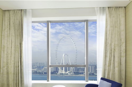 Photo 2 - LUX Iconic Views at Palm Tower Suite 3