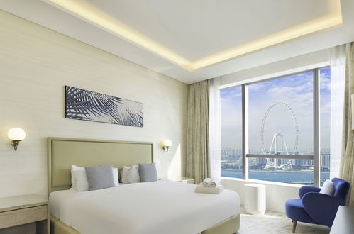 Photo 6 - LUX Iconic Views at Palm Tower Suite 3