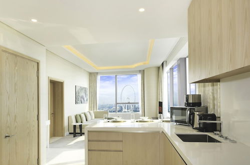 Photo 9 - LUX Iconic Views at Palm Tower Suite 3