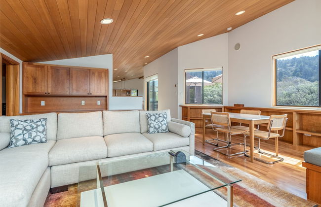 Ocean Retreat - Photo 14