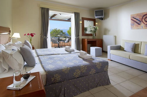 Photo 8 - Avantis Suites Hotel