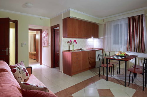 Photo 11 - Avantis Suites Hotel