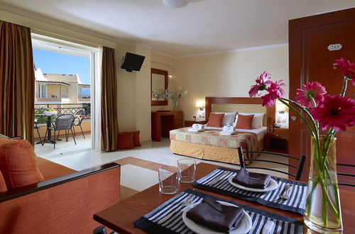 Photo 5 - Avantis Suites Hotel