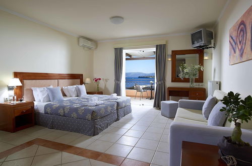 Photo 4 - Avantis Suites Hotel