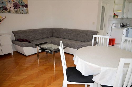 Foto 17 - Stunning 2-bed Apartment in Okrug Gornji