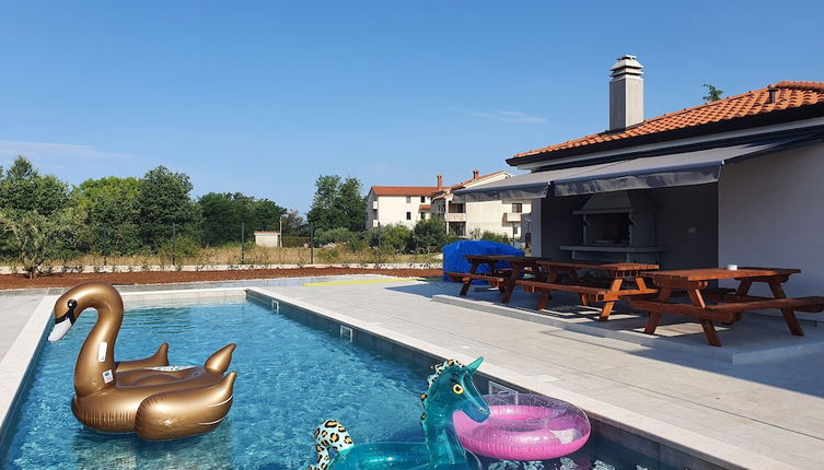 Photo 1 - FAMILY APARTMENT HOUSE LUCIJA WITH POOL