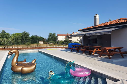 Photo 1 - FAMILY APARTMENT HOUSE LUCIJA WITH POOL