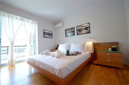 Photo 4 - New Superb & Luminous 2 Bedroom Apartment