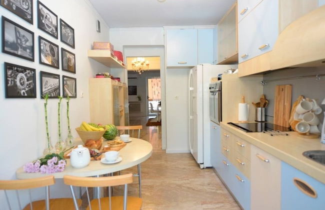 New Superb & Luminous 2 Bedroom Apartment - Photo 10