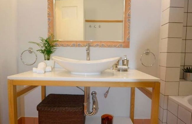 New Superb & Luminous 2 Bedroom Apartment - Photo 21
