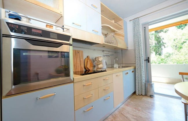 New Superb & Luminous 2 Bedroom Apartment - Photo 9