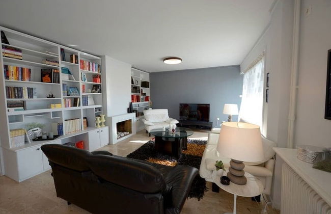 New Superb & Luminous 2 Bedroom Apartment - Photo 11