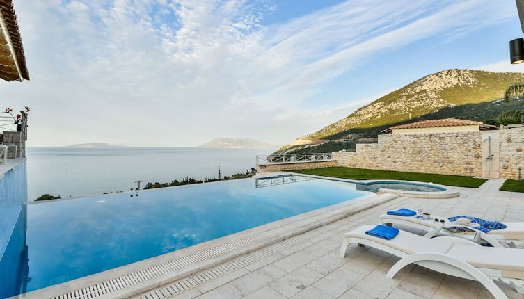 Photo 1 - Villa with Striking views over the infinity Pool