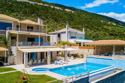 Photo 59 - Villa with Striking views over the infinity Pool