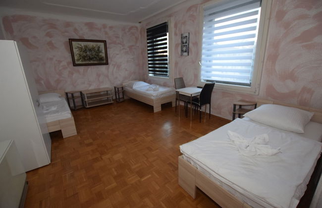 AB Apartment 38 - Photo 1