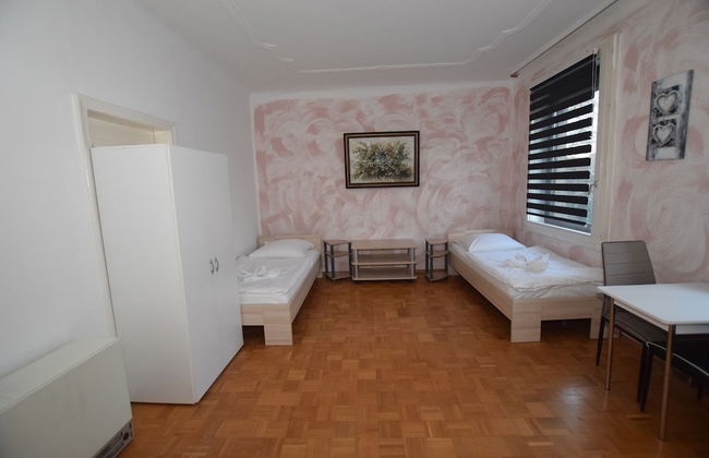 AB Apartment 38 - Photo 3