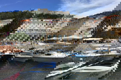 Foto 16 - Charming Villa With Spacious Rooms and Private Swimming Pool in the Lavender Island of Hvar