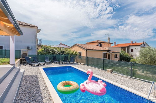 Photo 23 - Pleasant Holiday Home in Novigrad With Private Pool