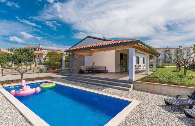 Pleasant Holiday Home in Novigrad - Foto 1