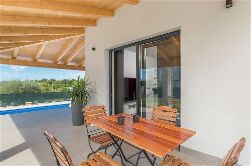 Photo 16 - Pleasant Holiday Home in Novigrad With Private Pool