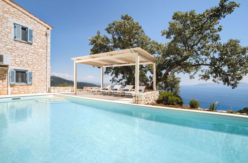 Foto 1 - Modern Villa in Vasiliki with Swimming Pool & Hot Tub