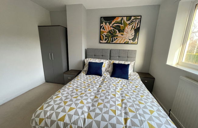 Bright & Airy 3BR Home with Parking - Foto 3