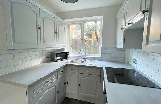 Bright & Airy 3BR Home with Parking - Foto 6