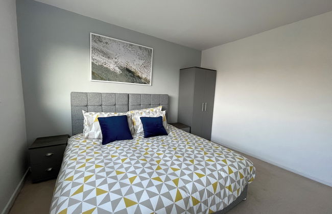 Bright & Airy 3BR Home with Parking - Foto 2