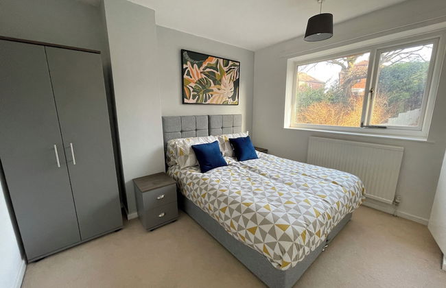 Bright & Airy 3BR Home with Parking - Foto 1